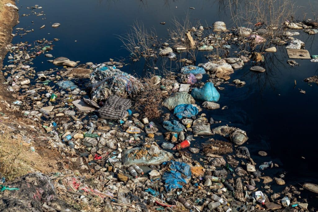 Microplastiche nei Rifiuti: Protocolli di Riduzione e Tracciabilità