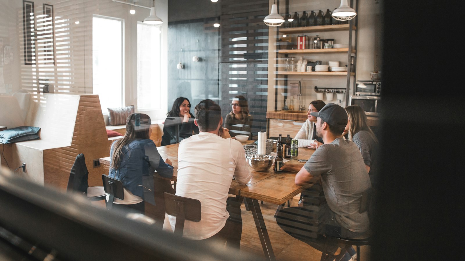Riunione di lavoro: coinvolgere lavoratori e RLS nella valutazione dello stress lavoro-correlato
