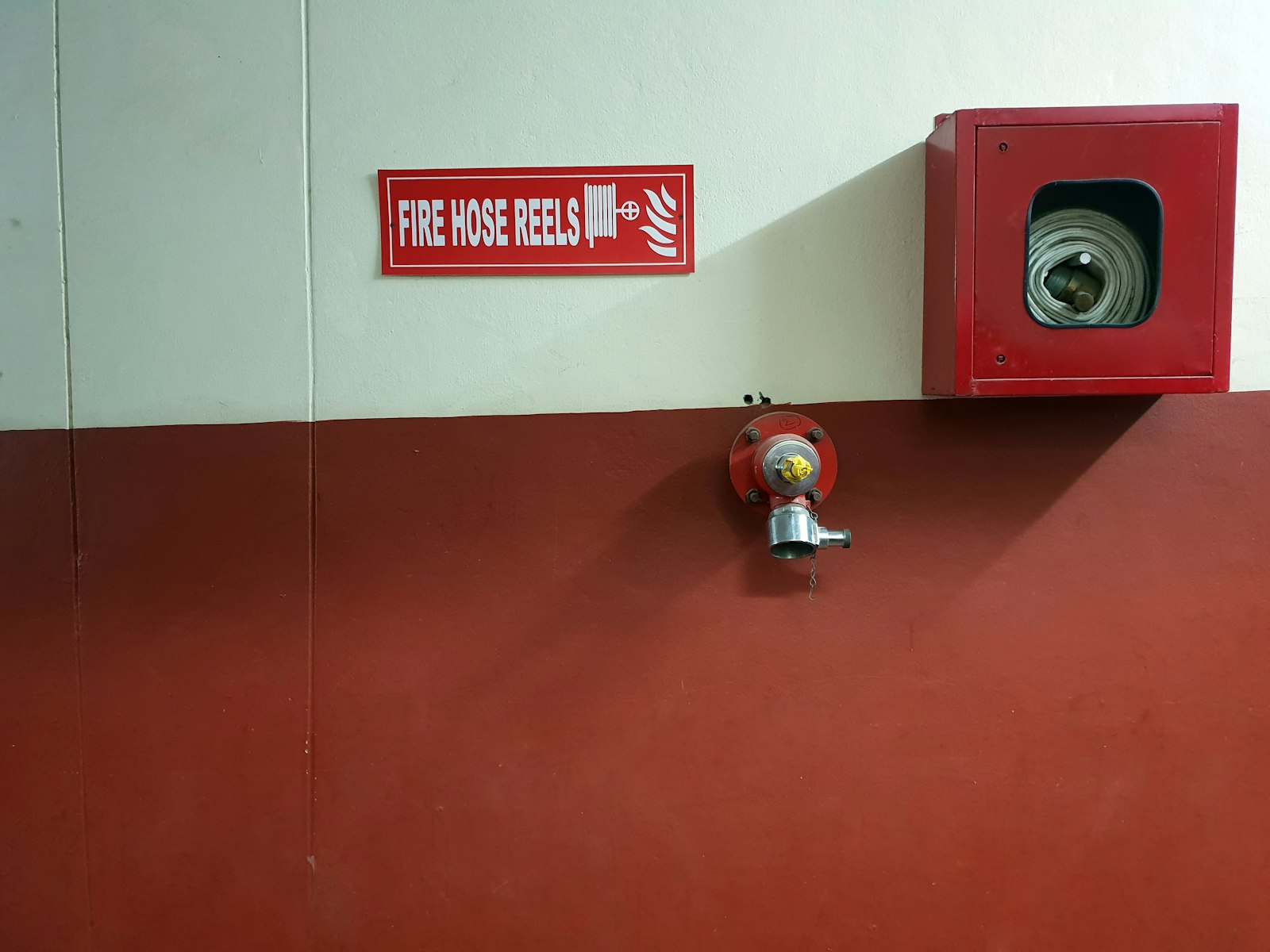 Naspo antincendio a parete: esercitazioni pratiche nei corsi per addetti antincendio